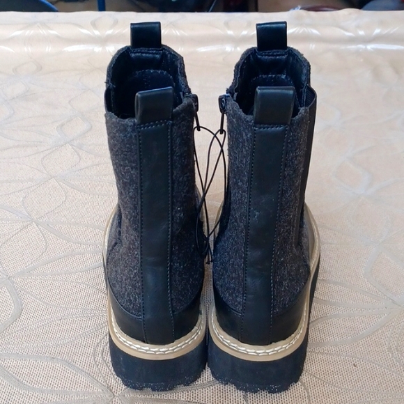 Universal Thread Grey Felted, Side Zip Booties! - Picture 2 of 8